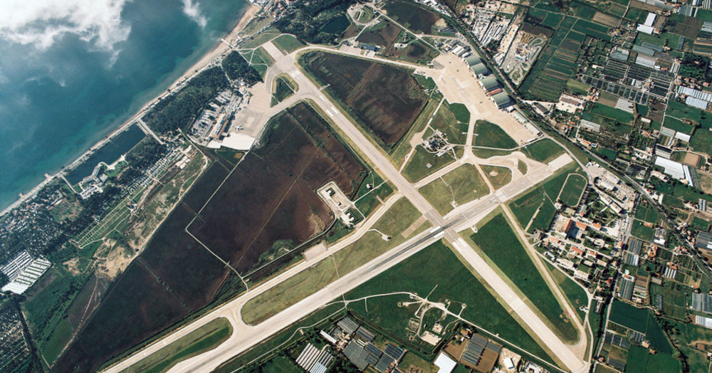 COLLECTE DÉCHETS - PLAGE DU CEINTURON À CÔTÉ DE L'AÉROPORT DE HYÈRES