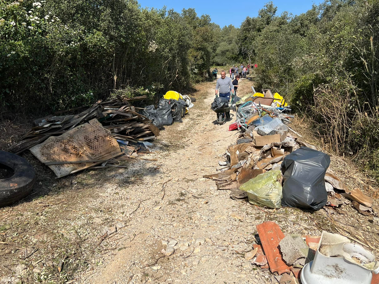 Le Bonheur est dans la garrigue propre